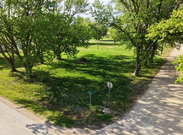 301 1st St, Pacific Junction, IA 51561