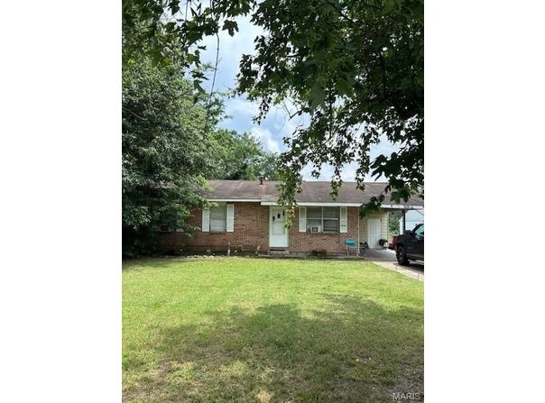 1205 W Murray Lane, Sikeston, MO 63801
