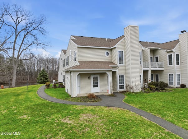 824 Ridge Circle, Troy, NY 12182