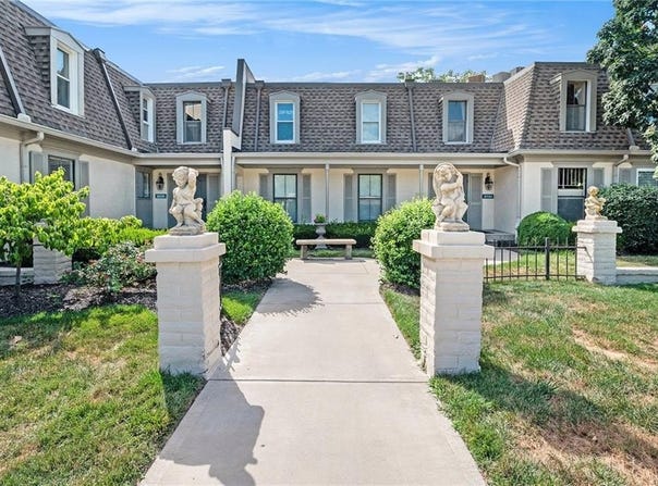 10758 GLENWOOD Street, Overland Park, KS 66211
