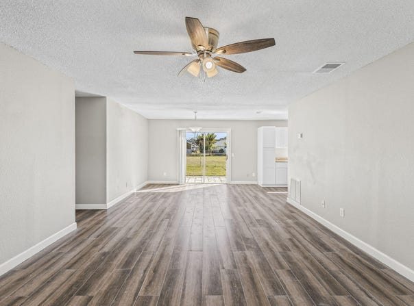 2122 SE Heathwood Circle, Port Saint Lucie, FL 34952