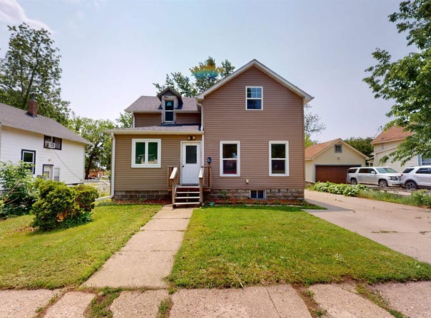 718 E 1ST ST, Storm Lake, IA 50588