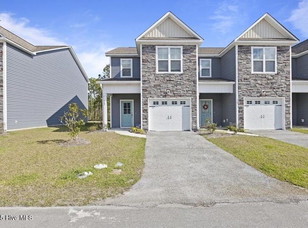 345 S Stingray Lane, Sneads Ferry, NC 28460