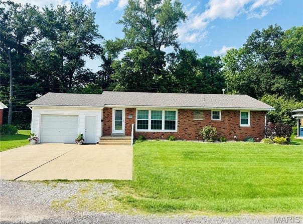 535 W 4th Street, Trenton, IL 62293