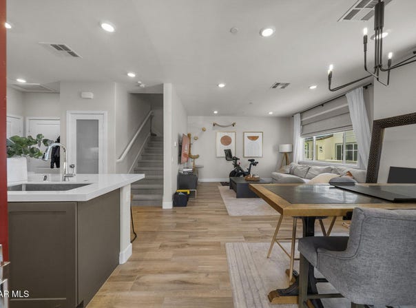 2556 Little Rock Lane, Simi Valley, CA 93065