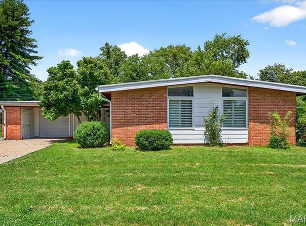 2765 Holiday Hill Drive, Florissant, MO 63033