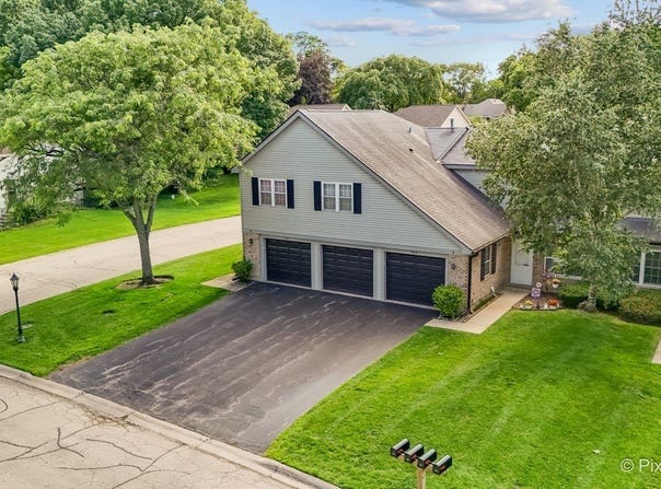 902 Oak Valley Drive, Cary, IL 60013