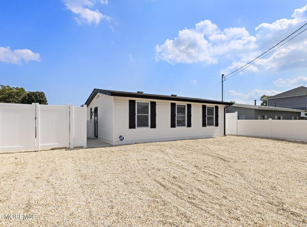 11 Charles Boulevard, Beach Haven West, NJ 08050