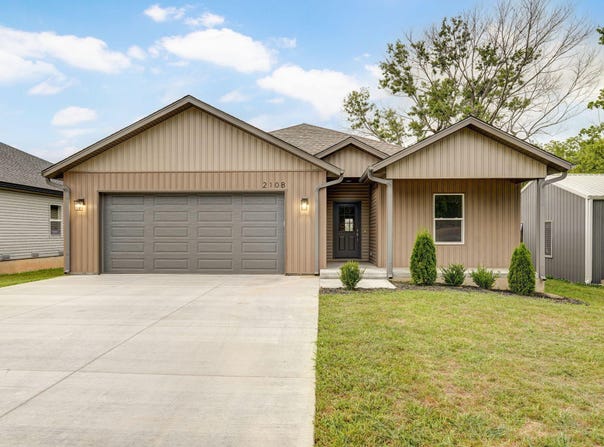 210 B W Clinton Street, Rogersville, MO 65742