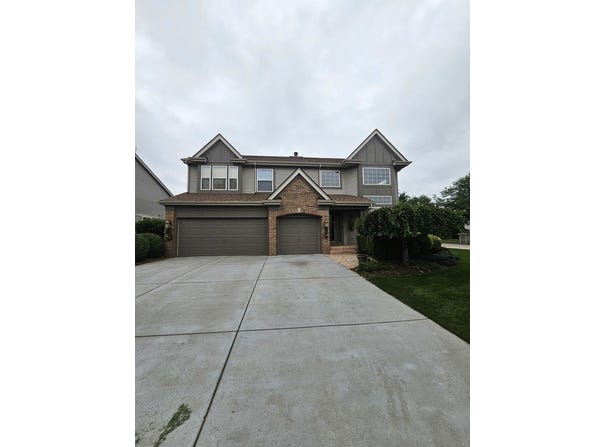 10 Montclair Drive, Cary, IL 60013