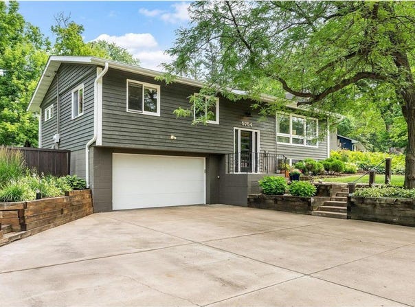 5754 Oakview Lane, Minnetonka, MN 55345