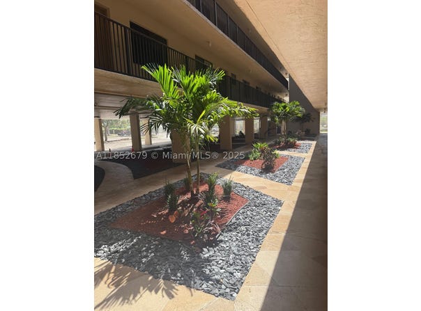 8040 Hampton Blvd, North Lauderdale, FL 33068