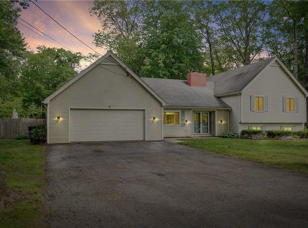 8 Westgate Road, Cumberland, RI 02864