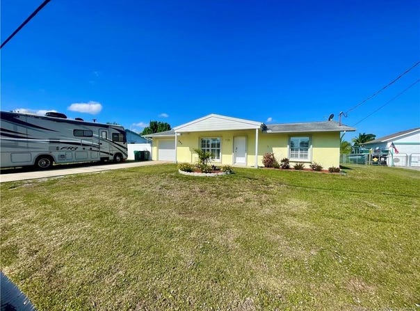 880 SE Degan Drive, Port St Lucie, FL 34983