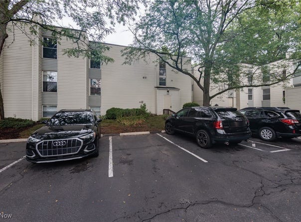 1625 Cedarwood Drive unit: 218, Westlake, OH 44145