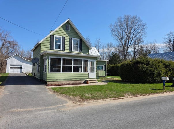 15 River Street, Morrisonville, NY 12962