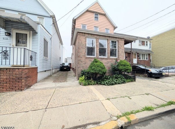 717 Warren St, Harrison Town, NJ 07029-2019