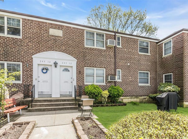 249-12 57th Ave, Little Neck, NY 11362