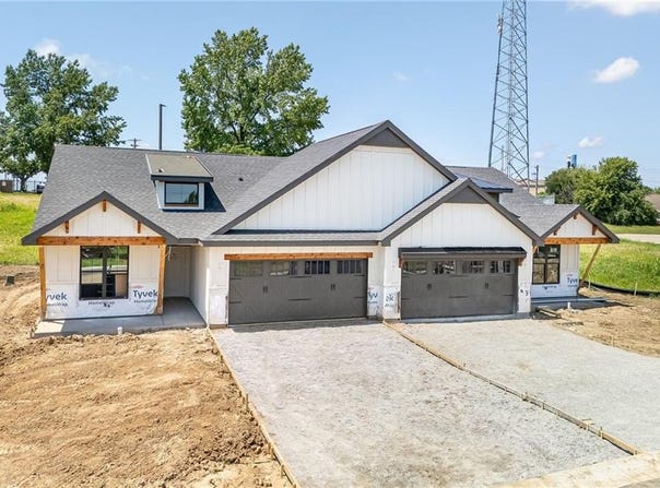 1404 Country Court, St Joseph, MO 64506
