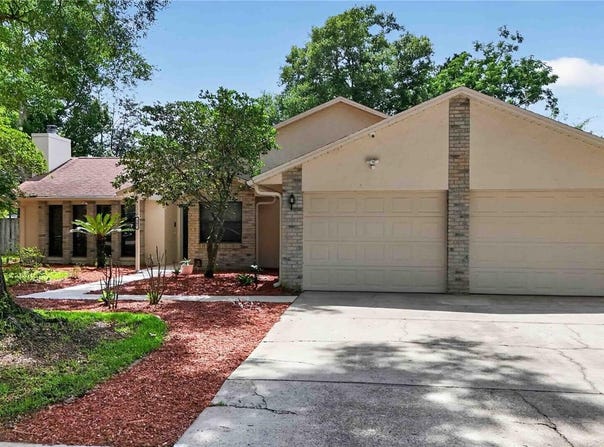 207 PINECREST ROAD, MOUNT DORA, FL 32757