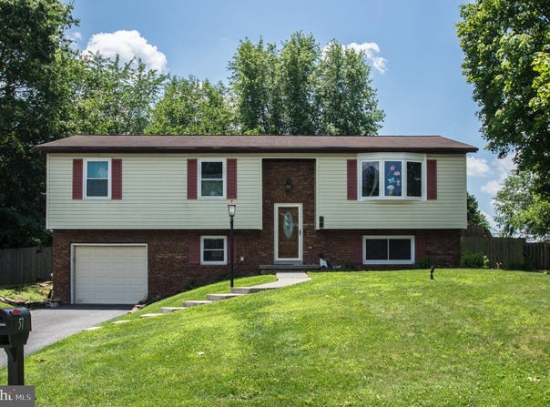 51 ALLEN DRIVE, HANOVER, PA 17331
