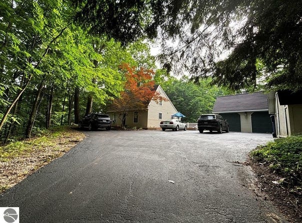 10520 S DALZELL ROAD, TRAVERSE CITY, MI 49684
