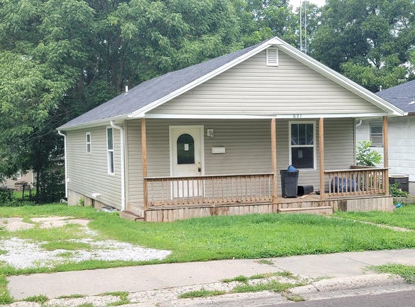 621 Benton AVE, Marshall, MO 65340