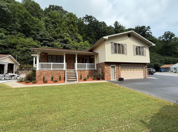 1077 Navigator Rd, Grundy, VA 24614