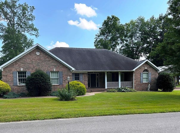 2663 Lynn Ridge Circle, Lynnville, IN 47619