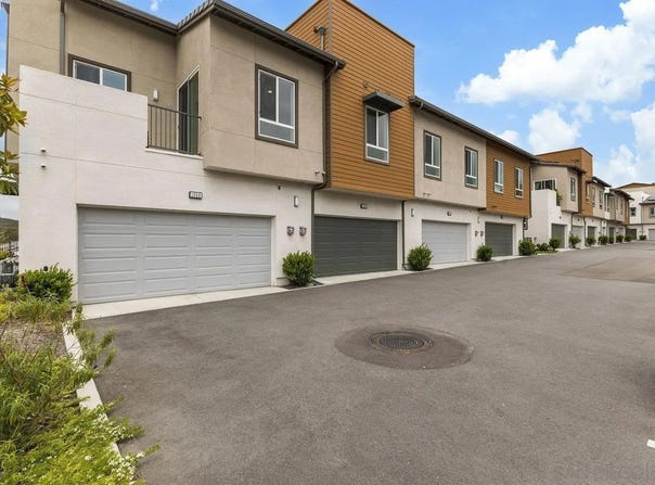1050 Kendale Way, Vista, CA 92081