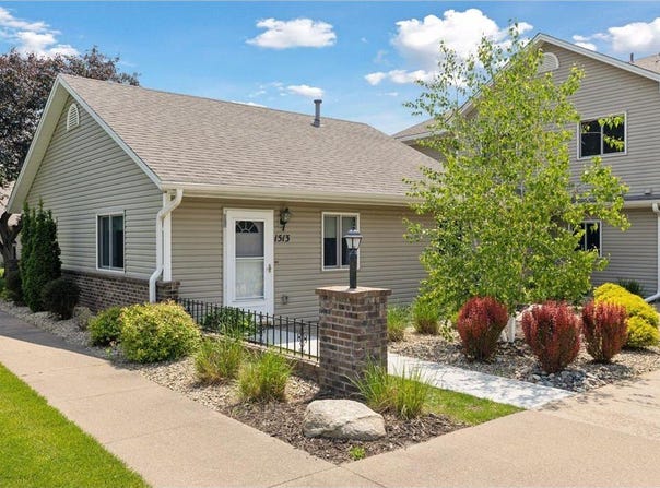 1513 Creek Meadows Drive NW, Coon Rapids, MN 55433