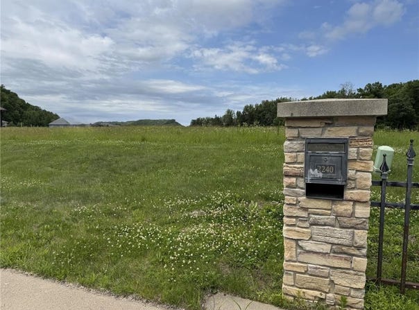 2240 Clubhouse Drive, Lake City, MN 55041