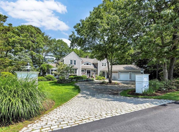 77 The Heights, Mashpee, MA 02649
