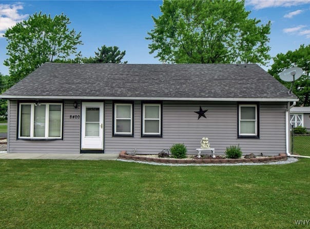 8400 Donna Drive, Niagara, NY 14304