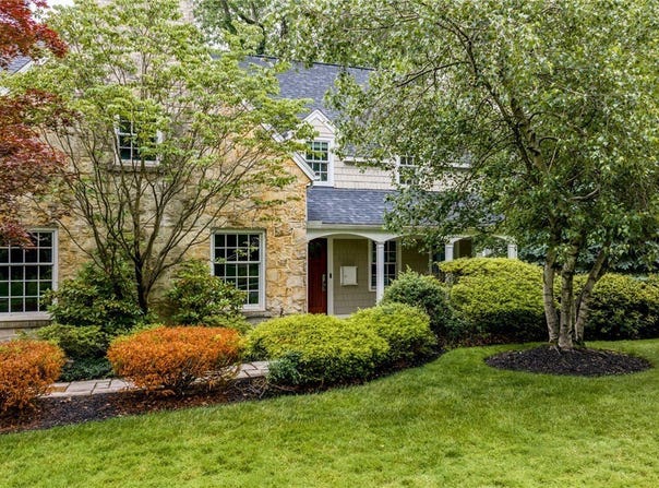 20887 Sydenham Road, Shaker Heights, OH 44122