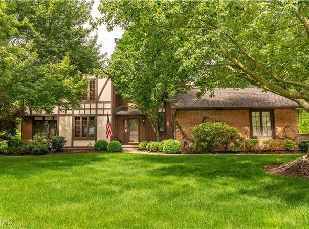221 Winston Avenue NE, North Canton, OH 44720