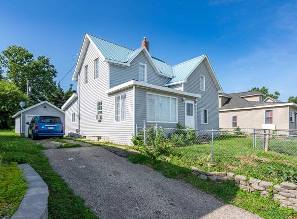 221 E Anson Street, Marshalltown, IA 50158