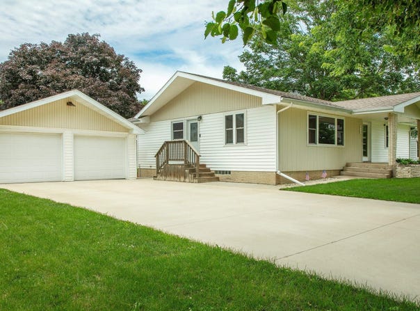 615 Pine St, Allison, IA 50602