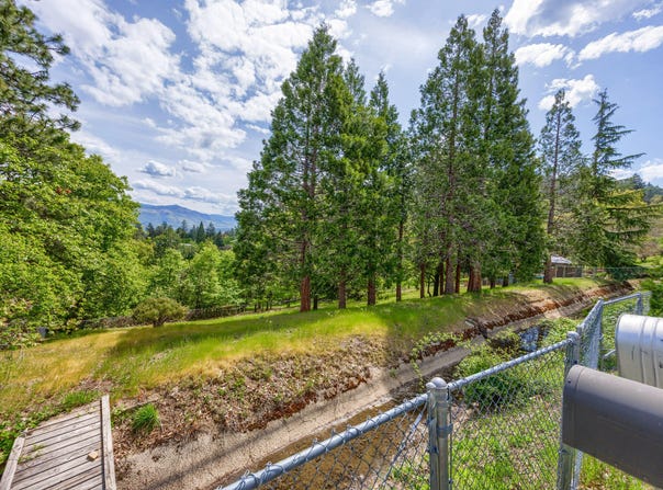 Terrace Street, Ashland, OR 97520
