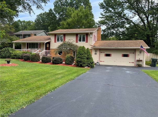 1453 melbourne Drive, Girard, OH 44420