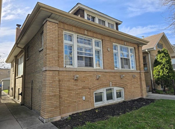 5832 N Sacramento Avenue, Chicago, IL 60659