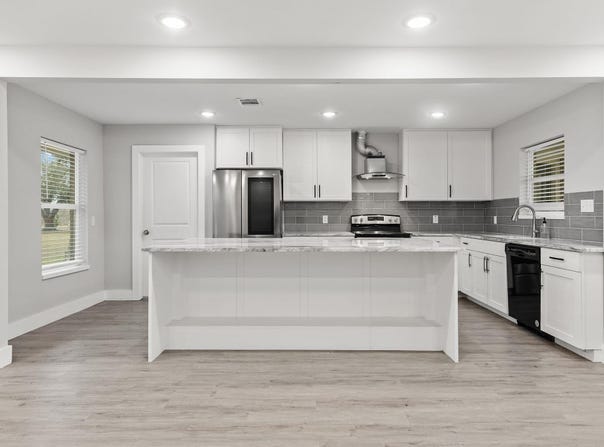 813 Central Ave, Elgin, TX 78621