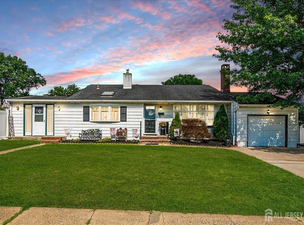 7 Caroline Place, Colonia, NJ 07067