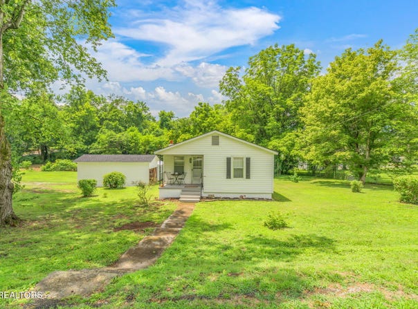 209 E Winchester St, Rockwood, TN 37854