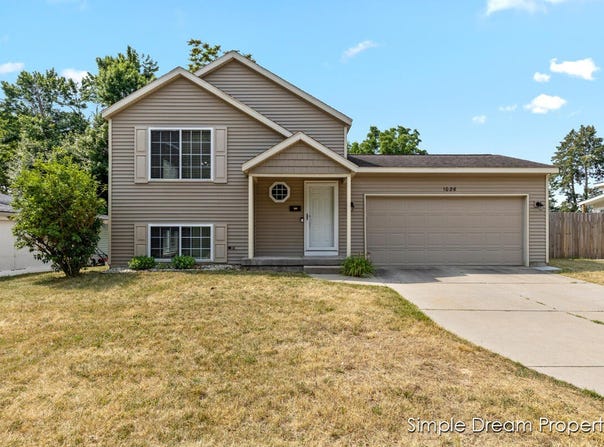 1026 Coldbrook Street NE, Grand Rapids, MI 49503
