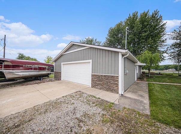 329 Pamela Circle, Brooklyn, MI 49230