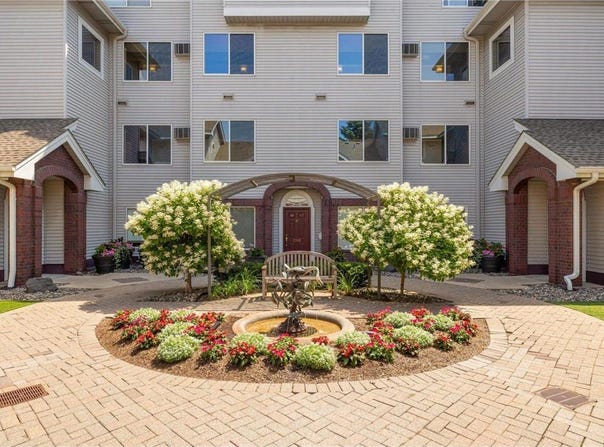 7520 Edinborough Way, Edina, MN 55435