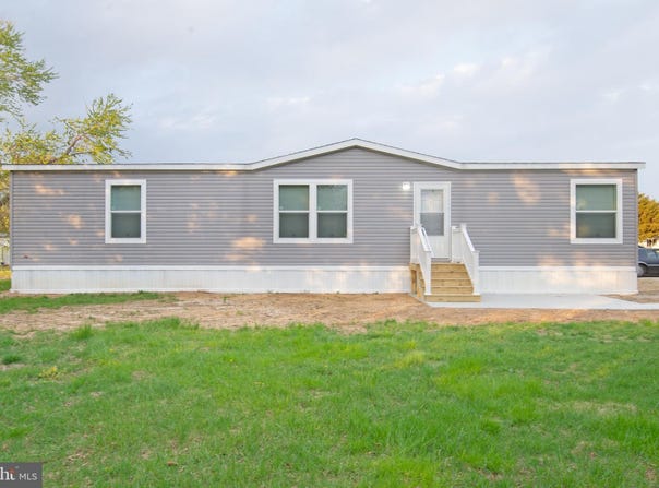 6 DOVER Circle, CLAYTON, DE 19938