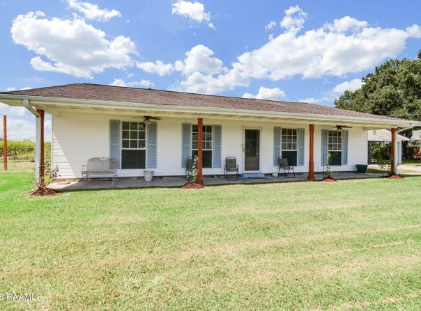 1012 Juleau Champagne Road, Breaux Bridge, LA 70517