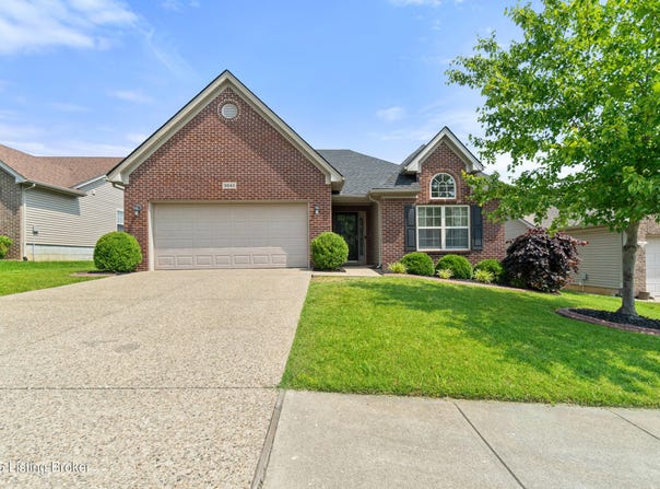 9845 Collier Ln, Louisville, KY 40291